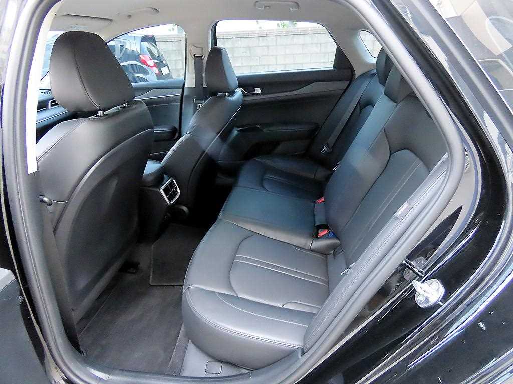 Kia K5 — photo 06