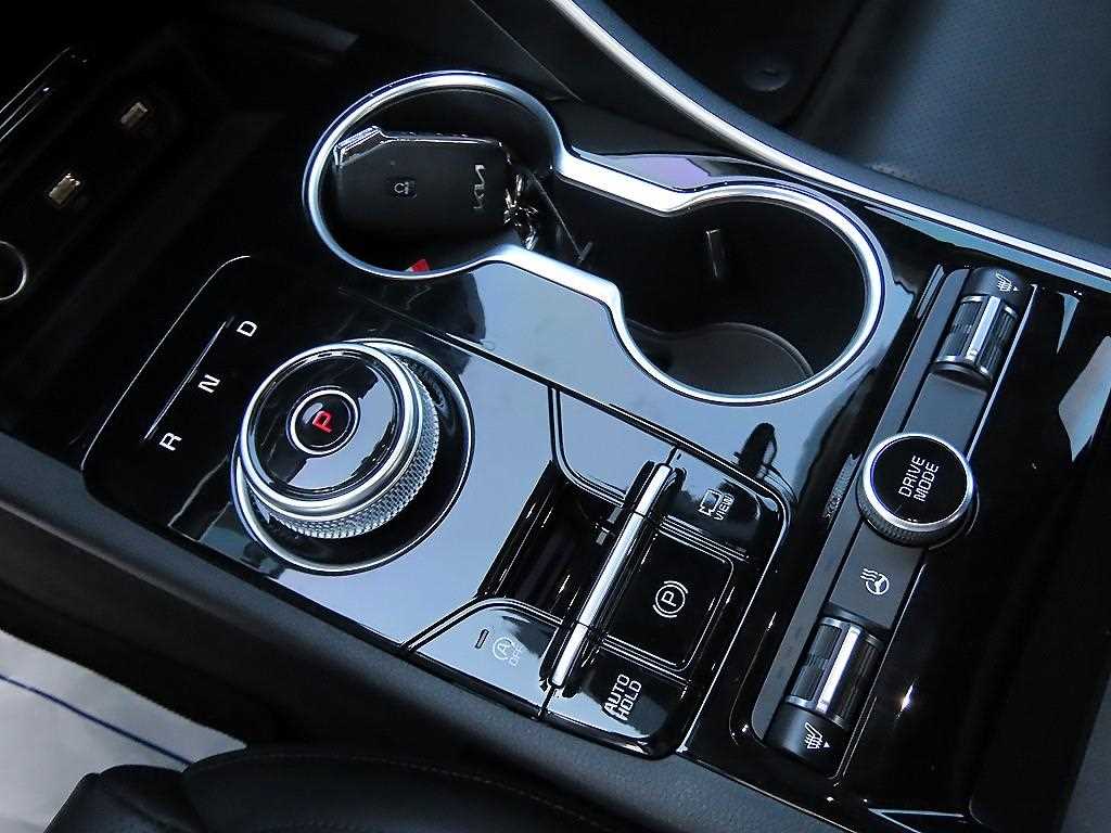 Kia K5 — photo 10