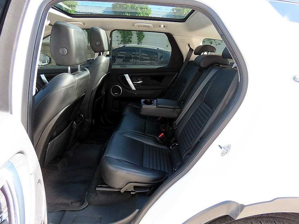 Land Rover Discovery Sport — photo 06