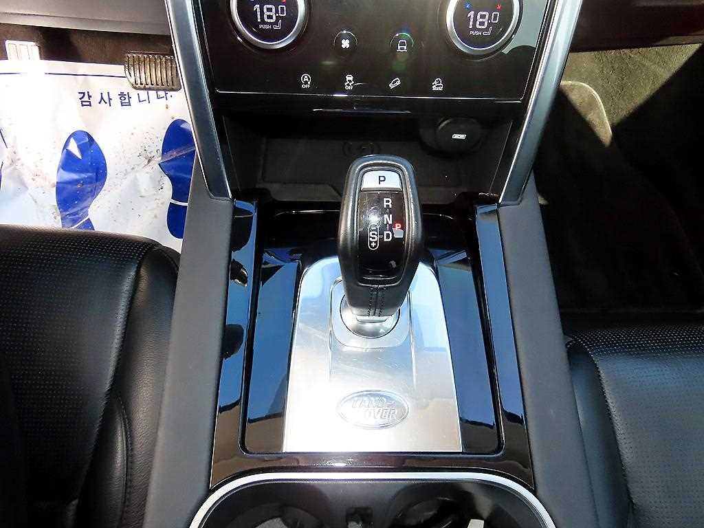 Land Rover Discovery Sport — photo 11