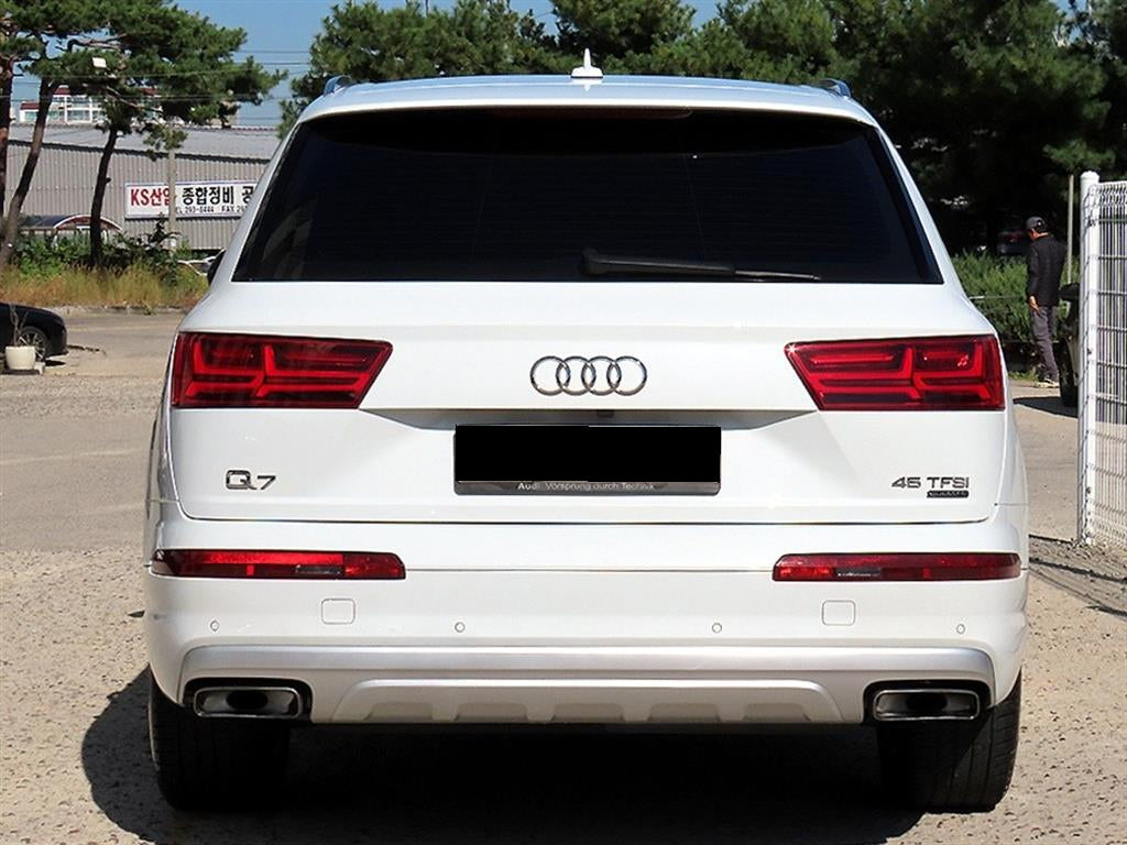 Audi Q7 — photo 04