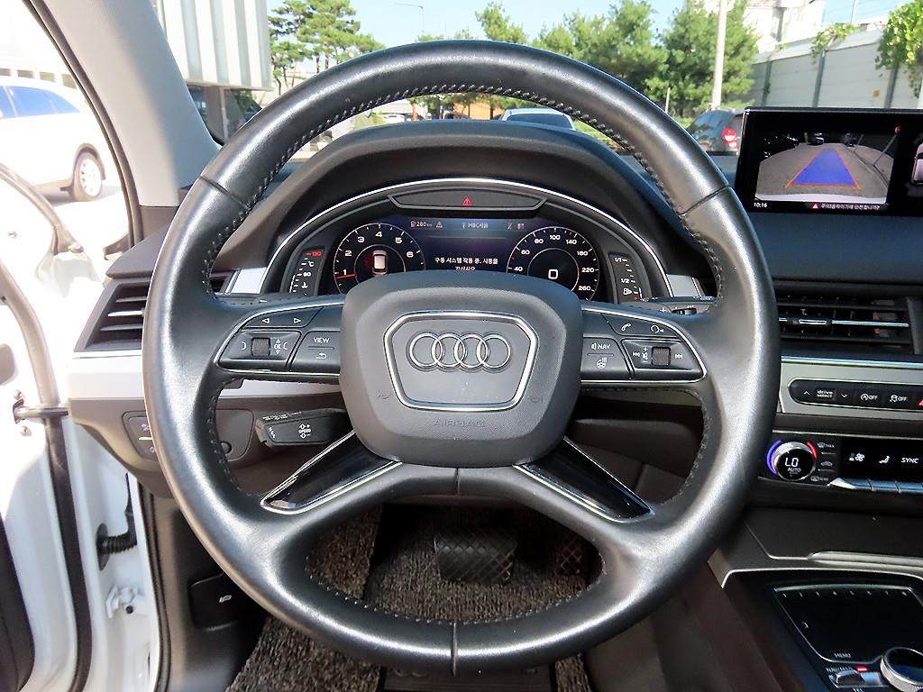 Audi Q7 — photo 08