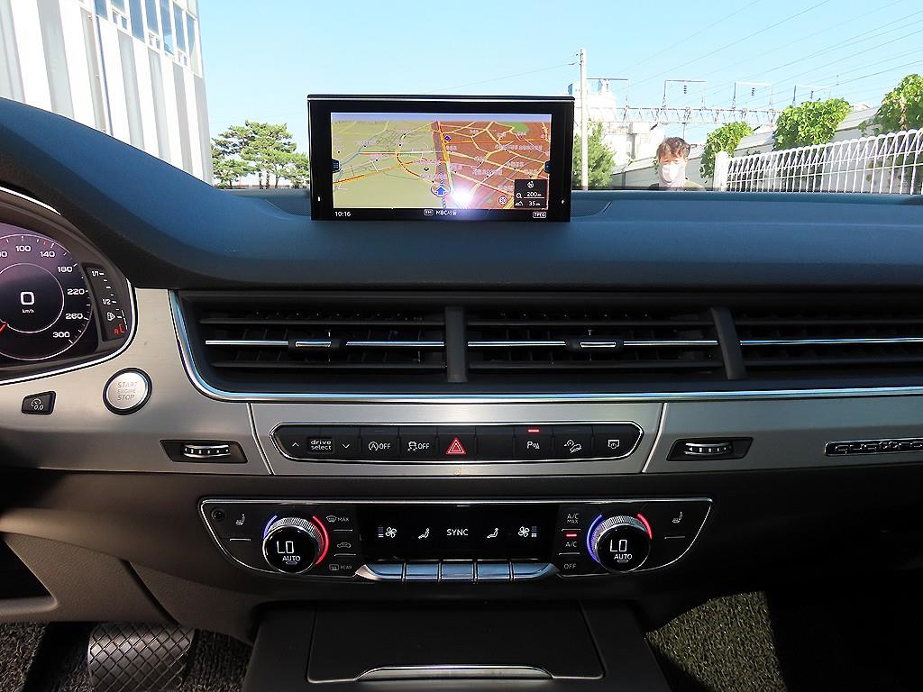 Audi Q7 — photo 12