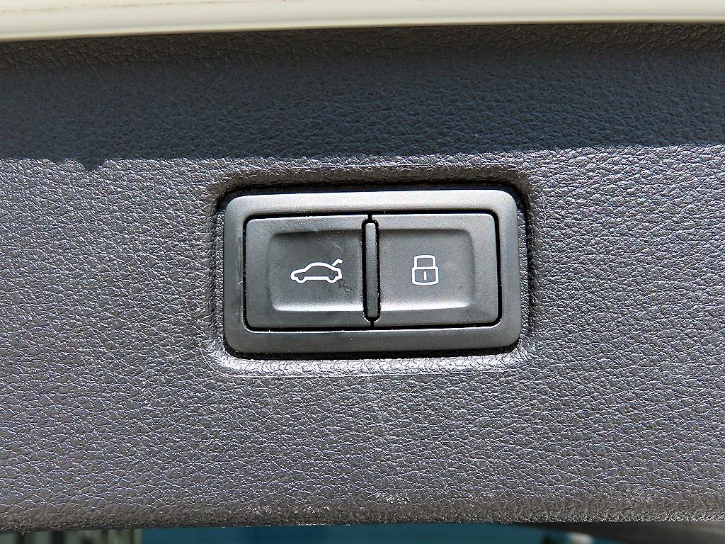 Audi Q7 — photo 16