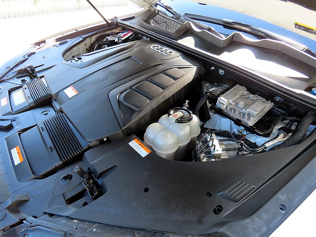 Audi Q7 — photo 19