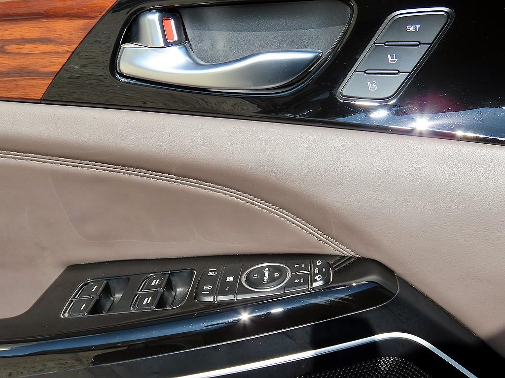 Kia K7 — photo 12