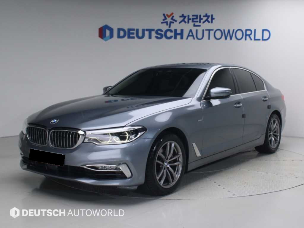 BMW 5-Series — photo 01