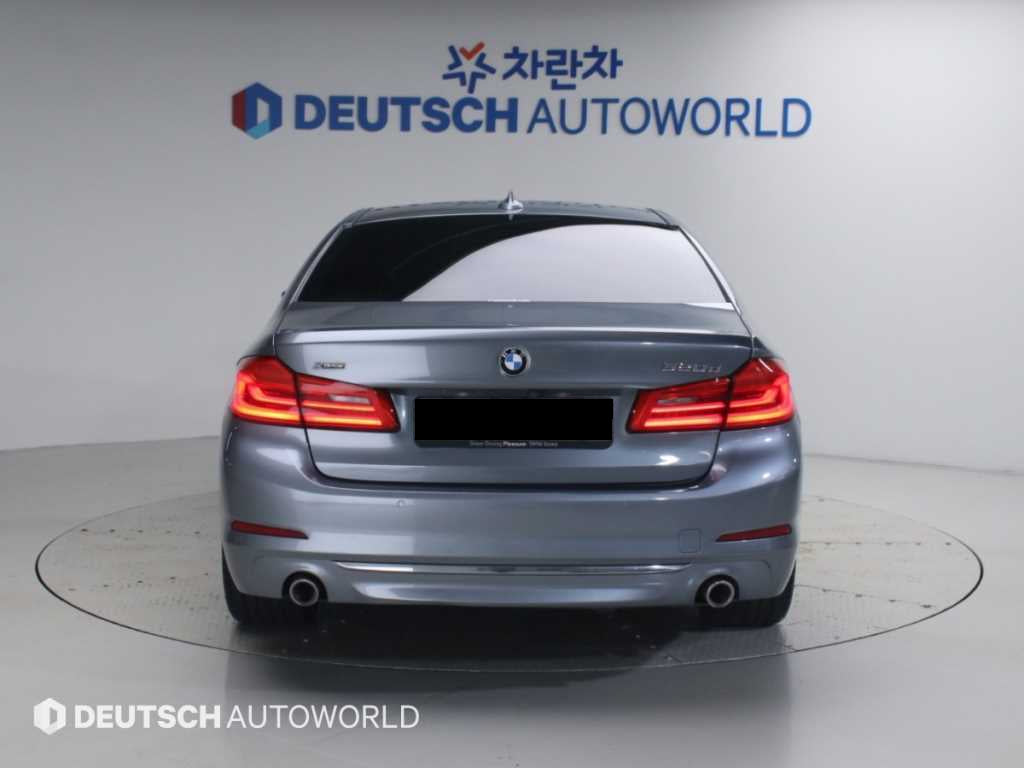 BMW 5-Series — photo 04