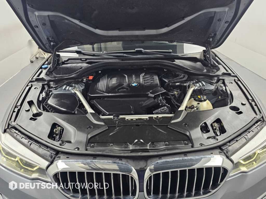 BMW 5-Series — photo 06