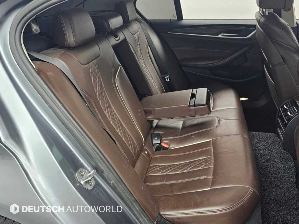BMW 5-Series — photo 12