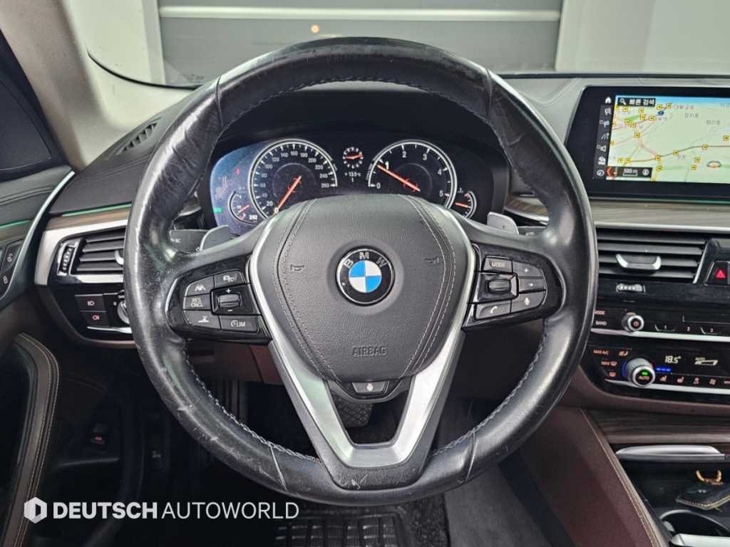 BMW 5-Series — photo 13