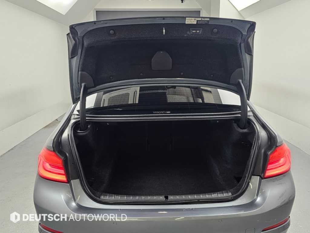 BMW 5-Series — photo 19