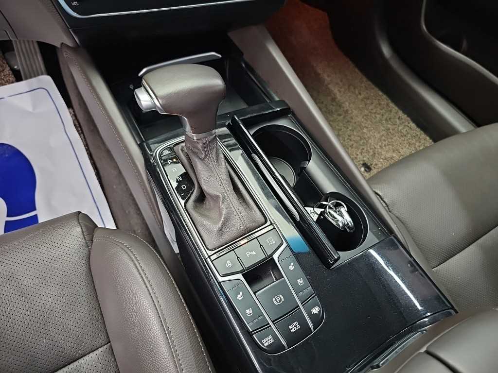Kia K7 — photo 08