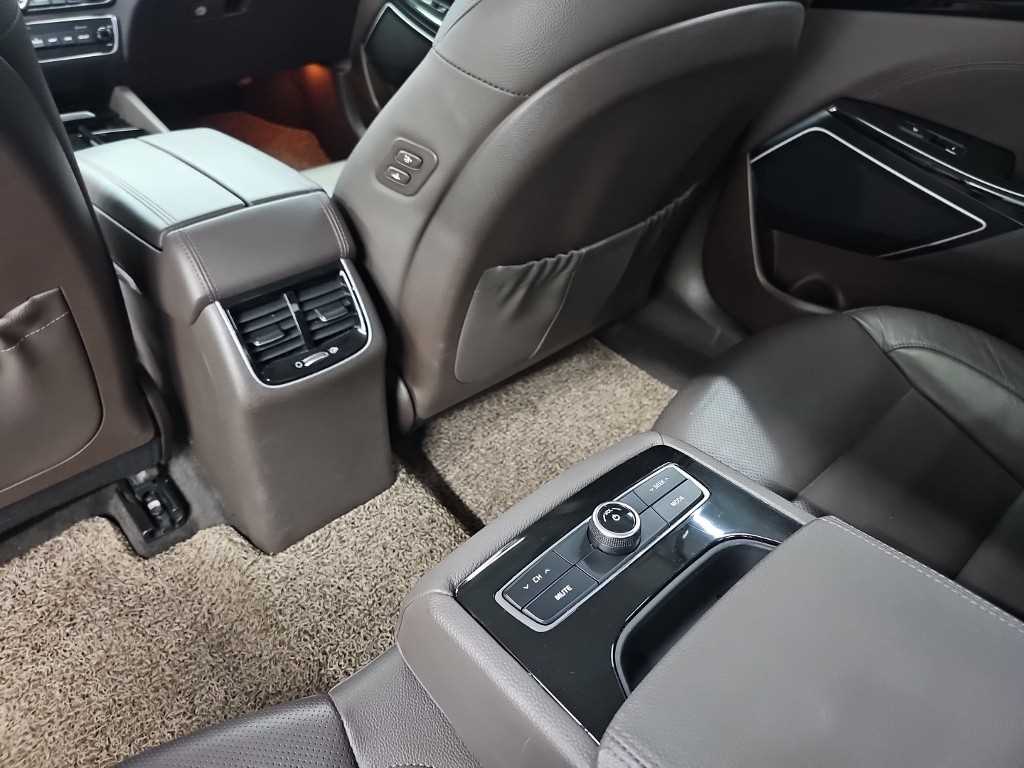 Kia K7 — photo 13