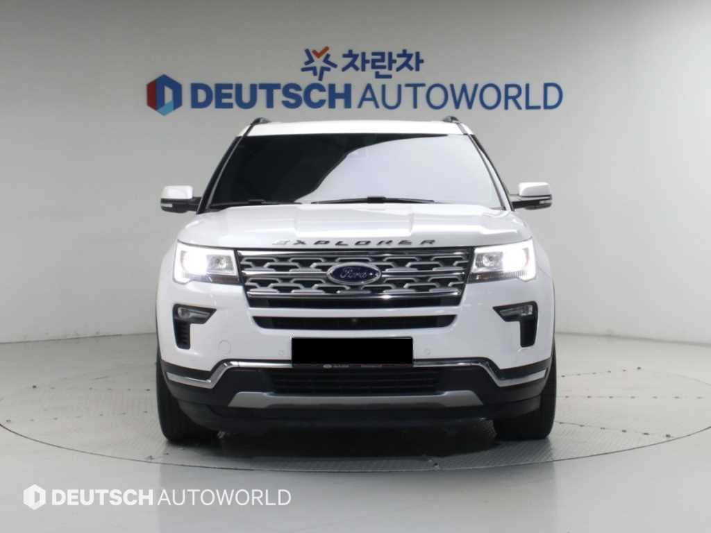 Ford Explorer — photo 03