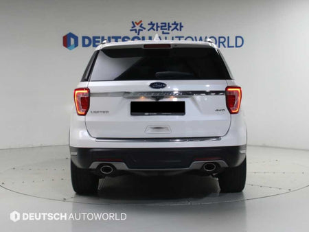 Ford Explorer — photo 04