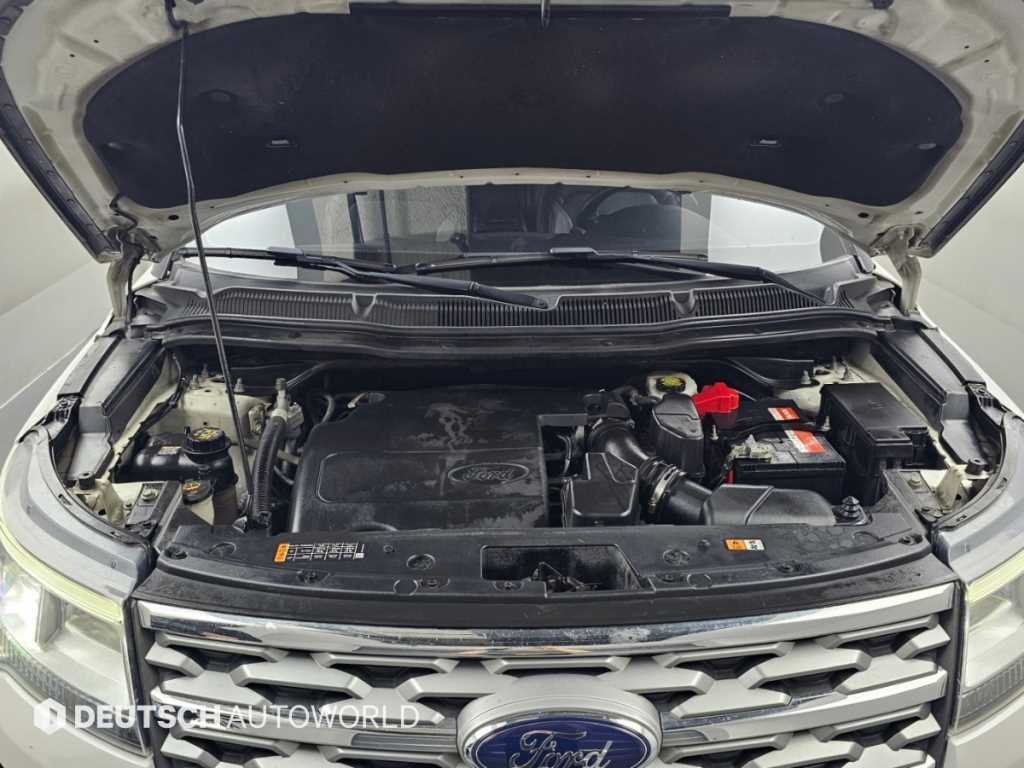 Ford Explorer — photo 06