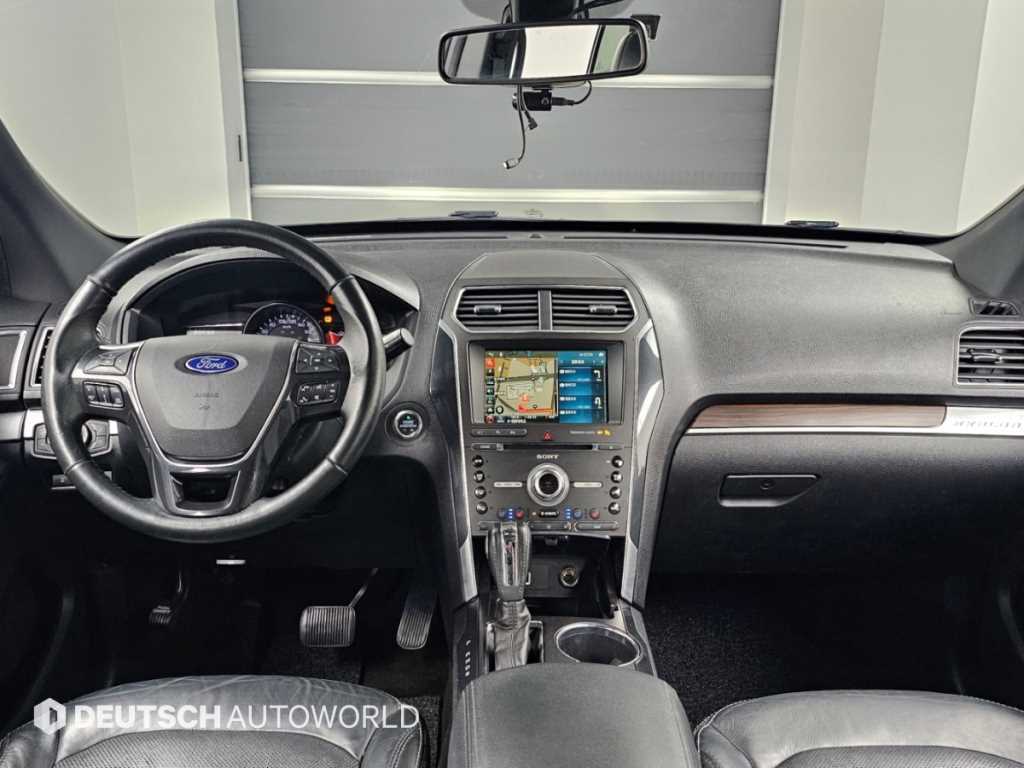 Ford Explorer — photo 07