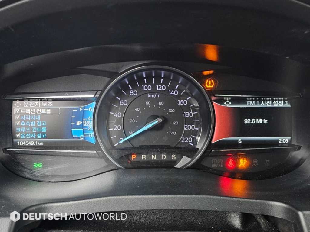 Ford Explorer — photo 08