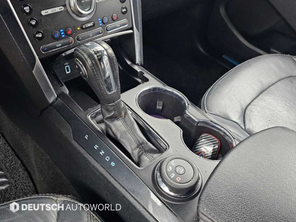 Ford Explorer — photo 09