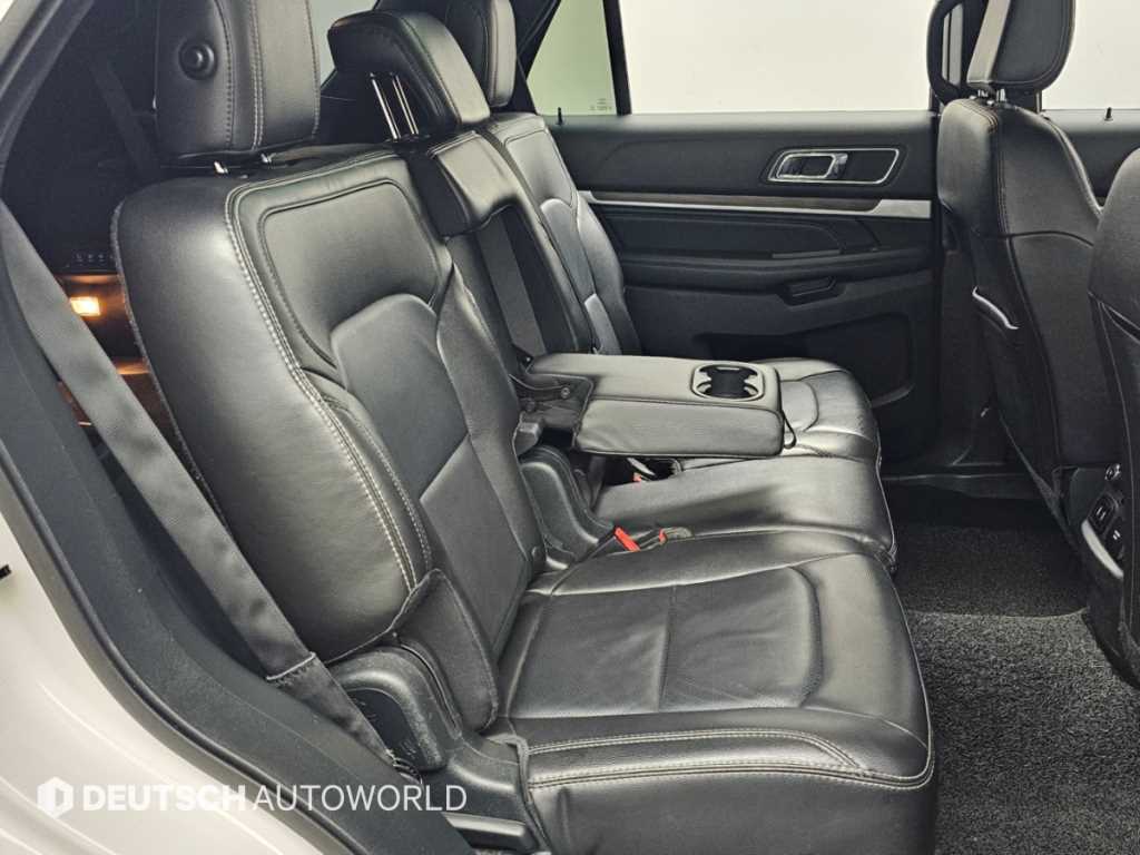Ford Explorer — photo 12