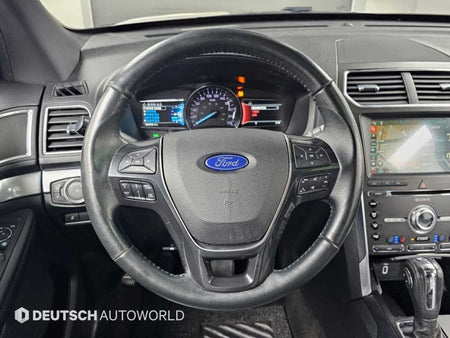 Ford Explorer — photo 13