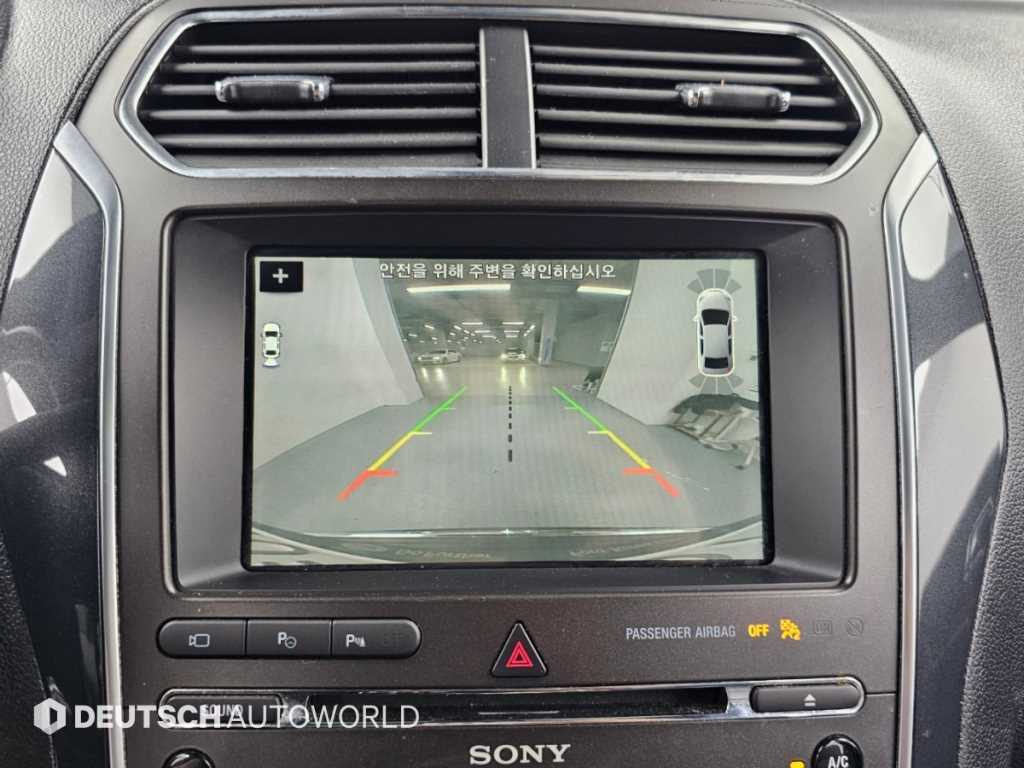 Ford Explorer — photo 15