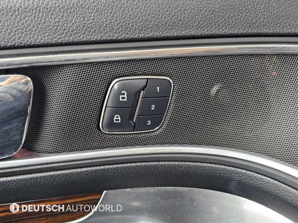 Ford Explorer — photo 16