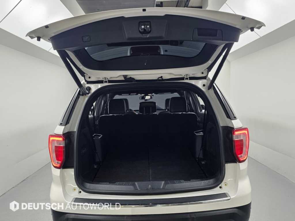 Ford Explorer — photo 19