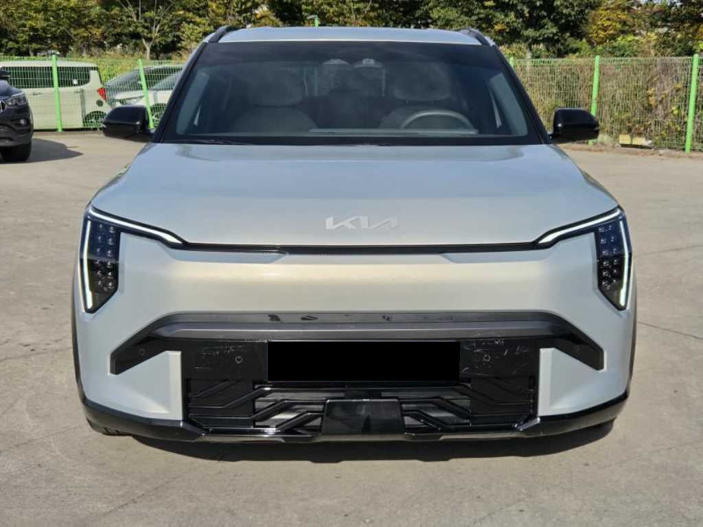 Kia EV3 — photo 02