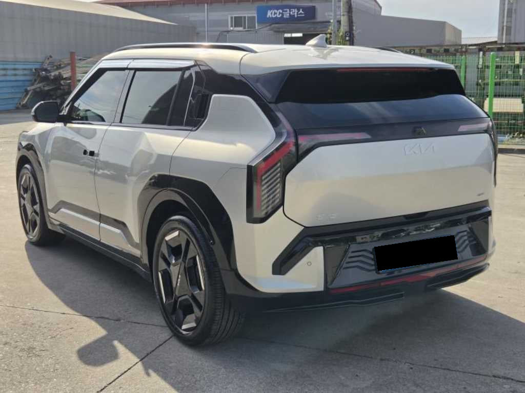 Kia EV3 — photo 03