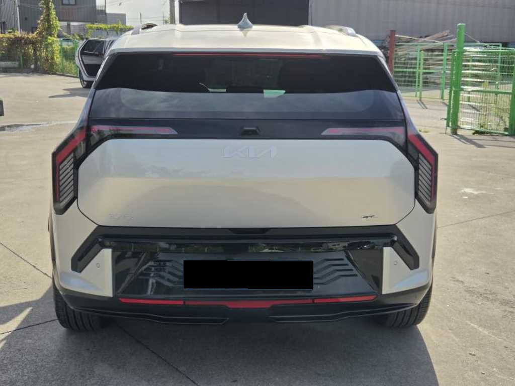 Kia EV3 — photo 04