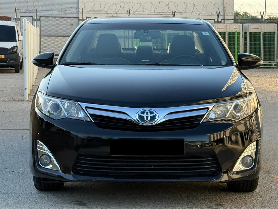 Toyota Camry — photo 01