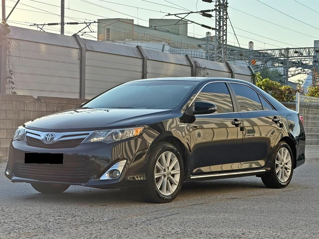 Toyota Camry — photo 02
