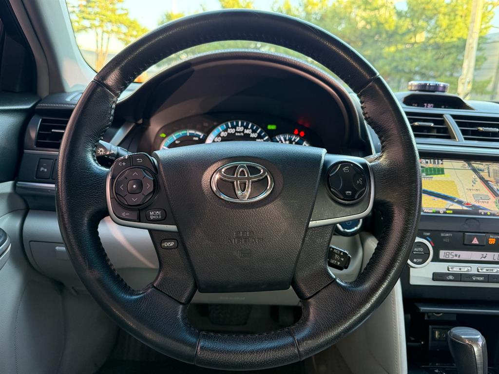Toyota Camry — photo 08