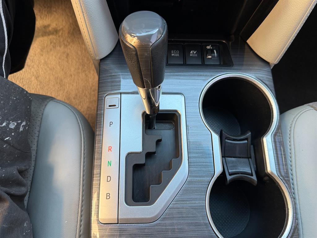 Toyota Camry — photo 10