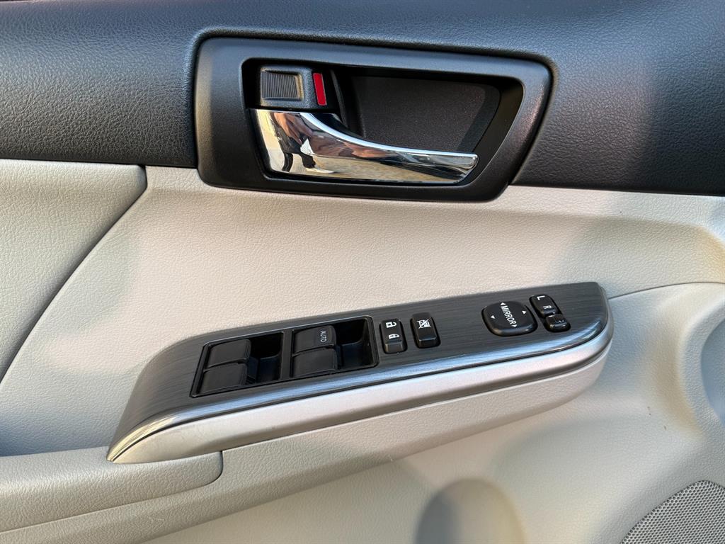 Toyota Camry — photo 11
