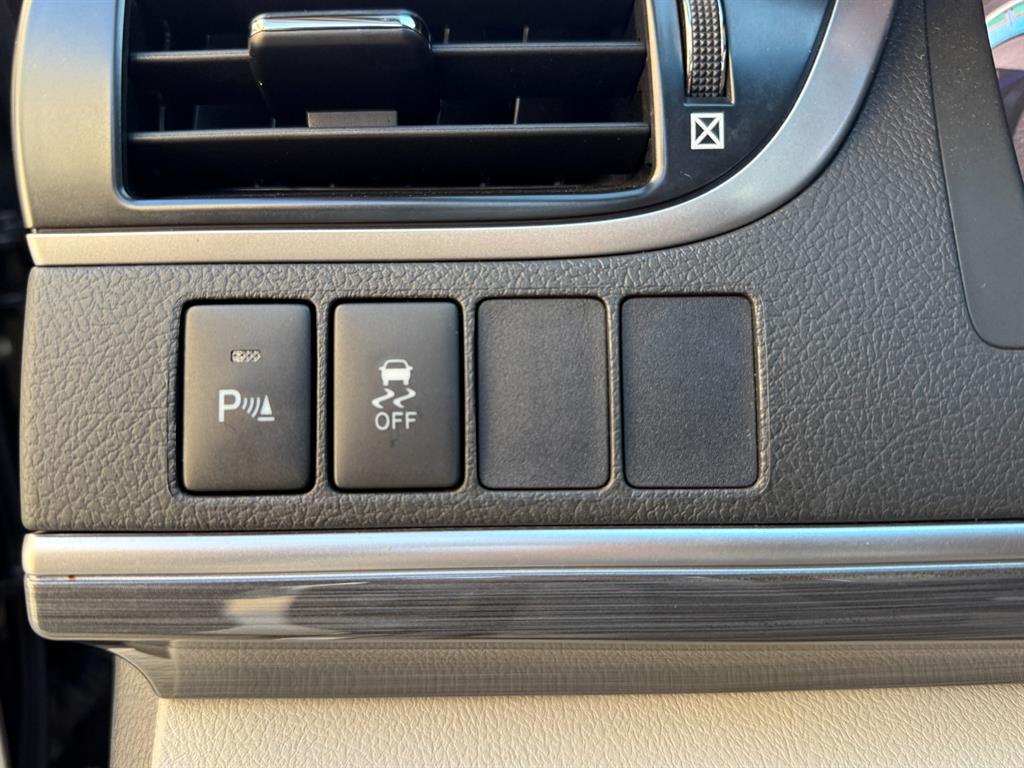 Toyota Camry — photo 12