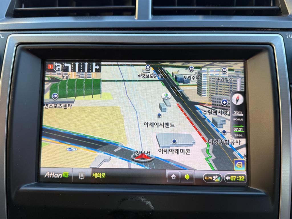 Toyota Camry — photo 14