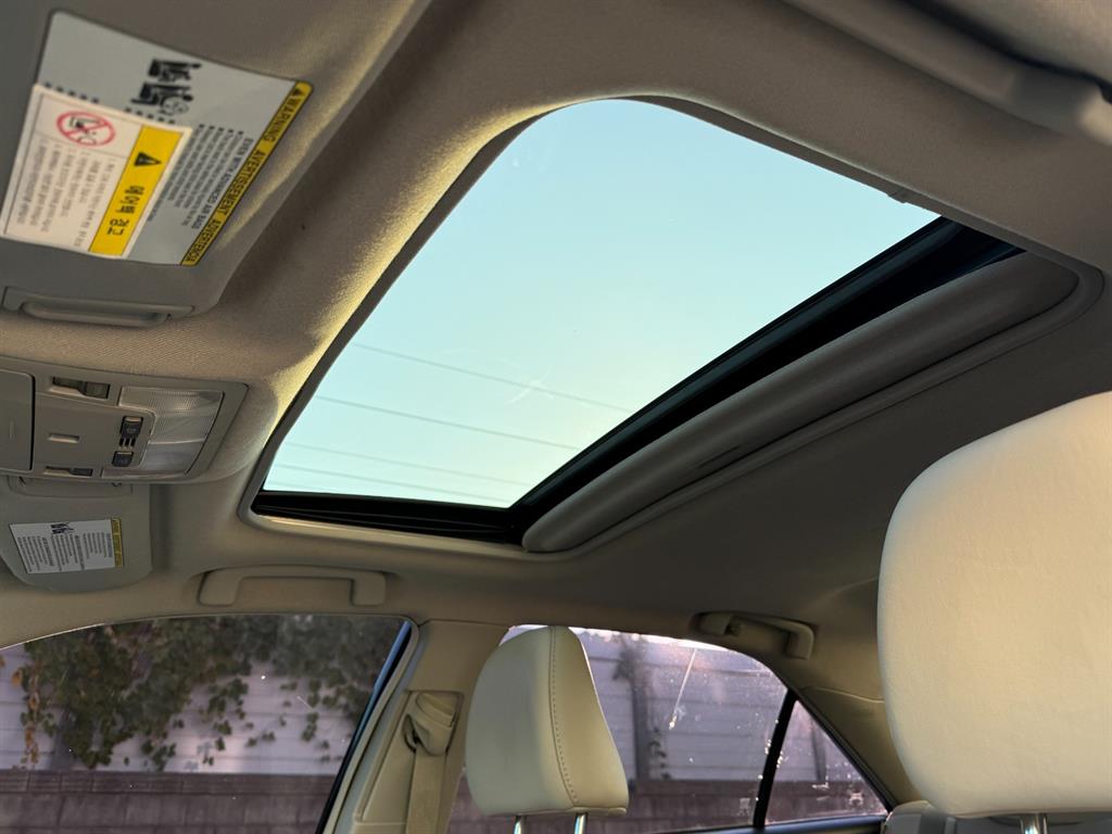 Toyota Camry — photo 18