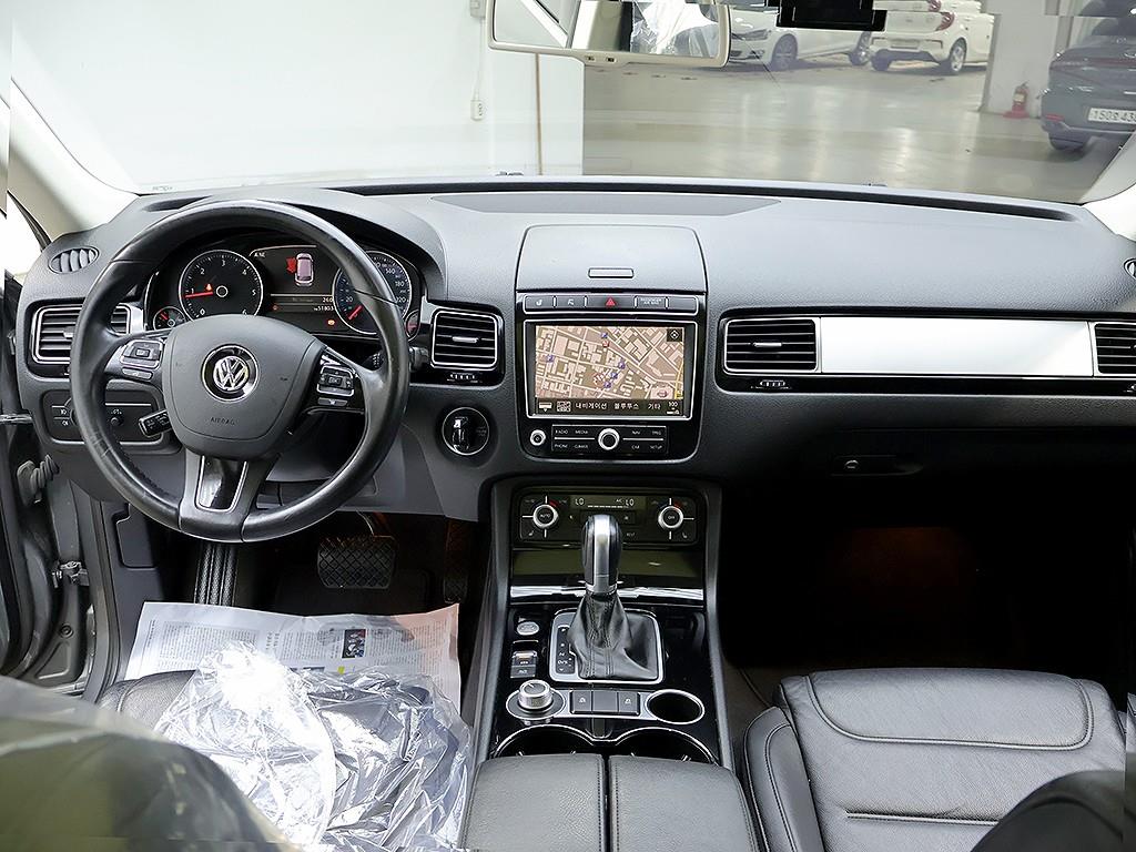 Volkswagen Touareg — photo 05