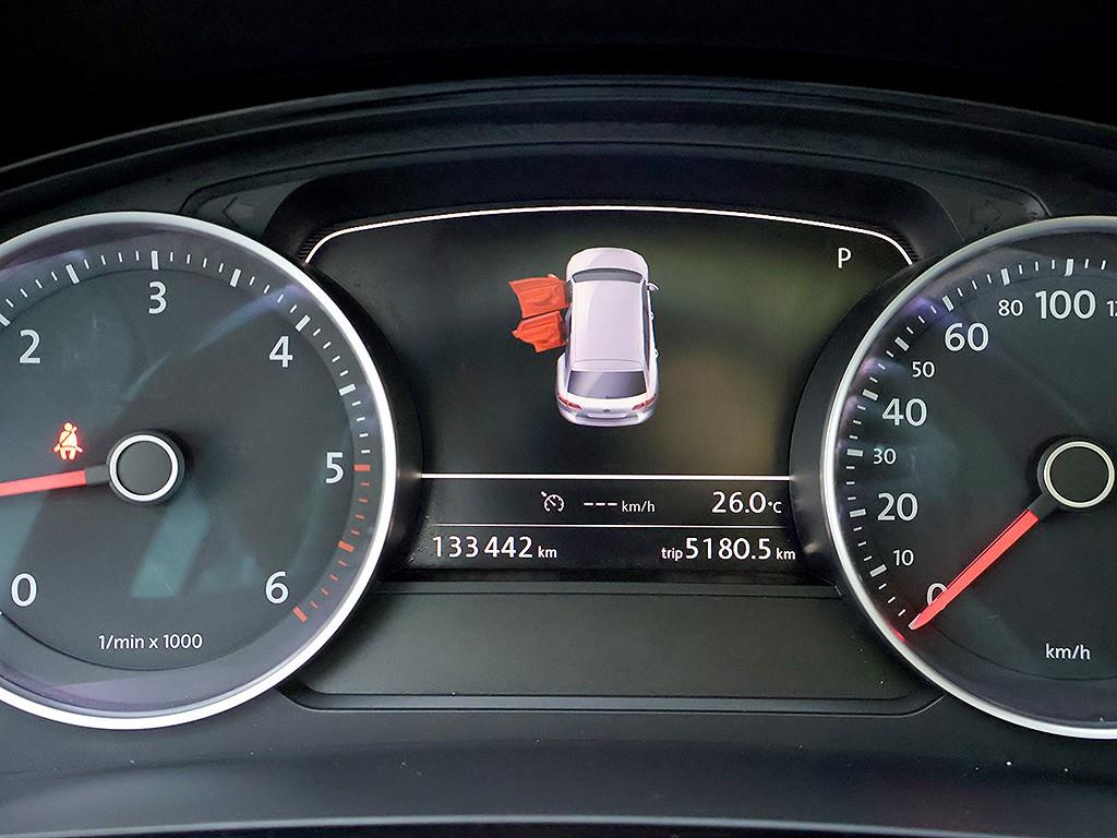 Volkswagen Touareg — photo 06