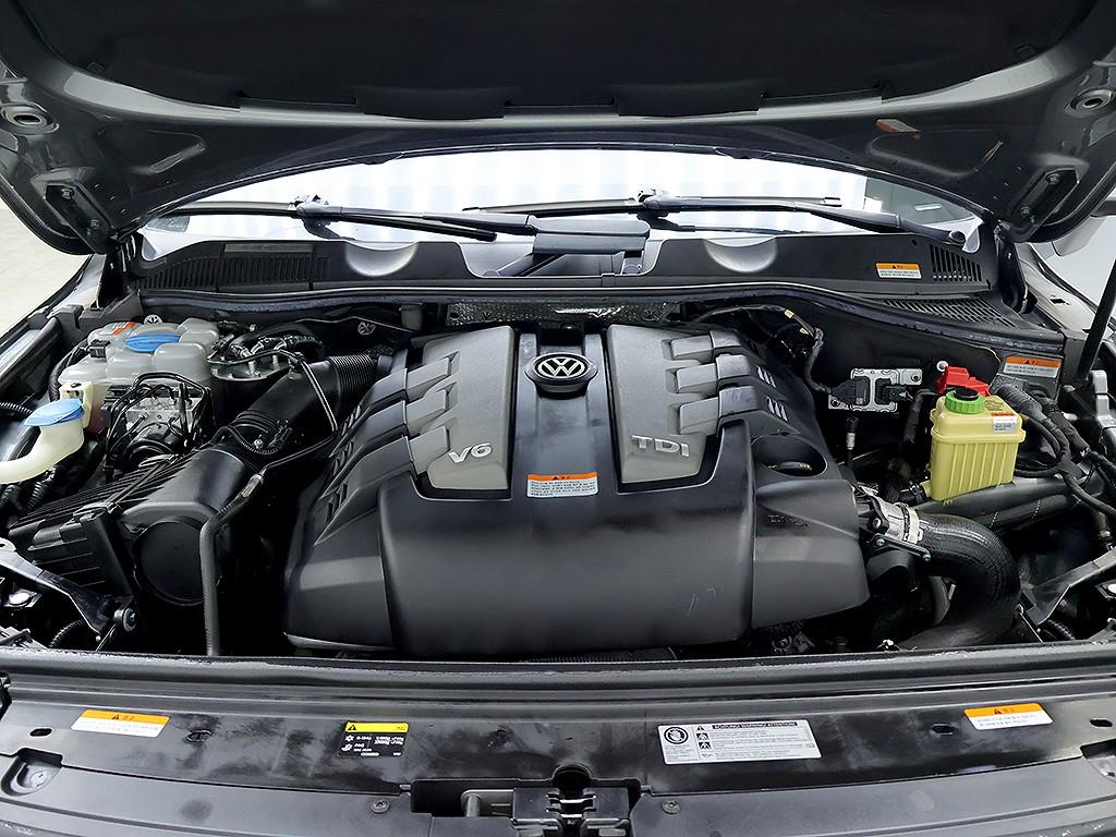 Volkswagen Touareg — photo 07