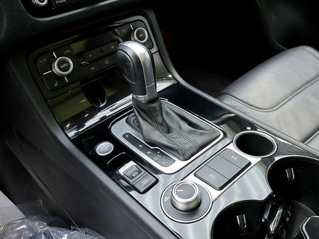 Volkswagen Touareg — photo 10