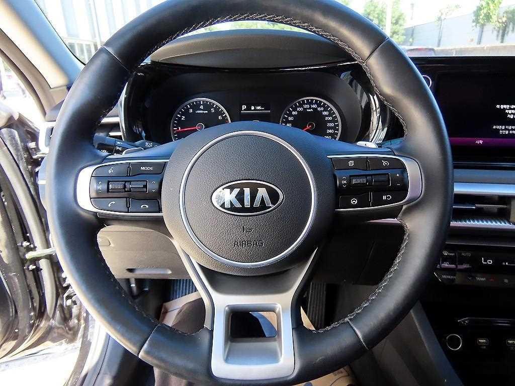 Kia K5 — photo 08