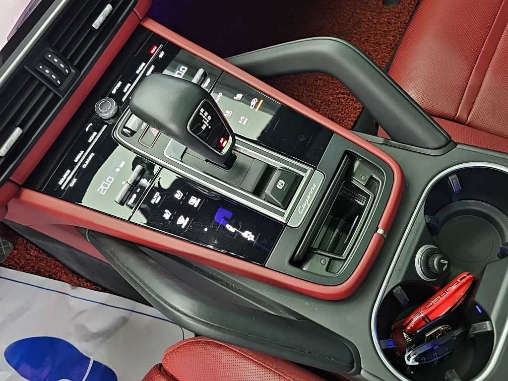 Porsche Cayenne — photo 08