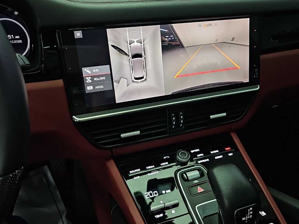 Porsche Cayenne — photo 10