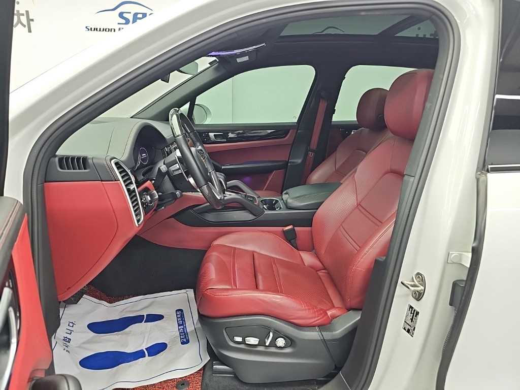 Porsche Cayenne — photo 11