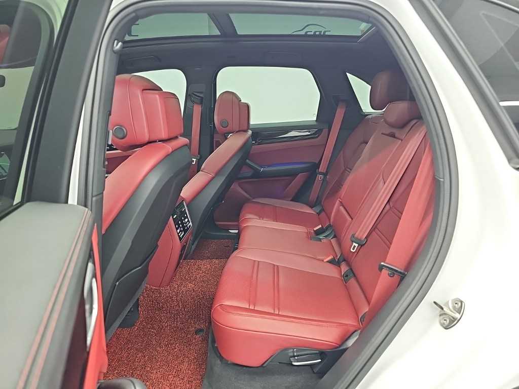Porsche Cayenne — photo 12