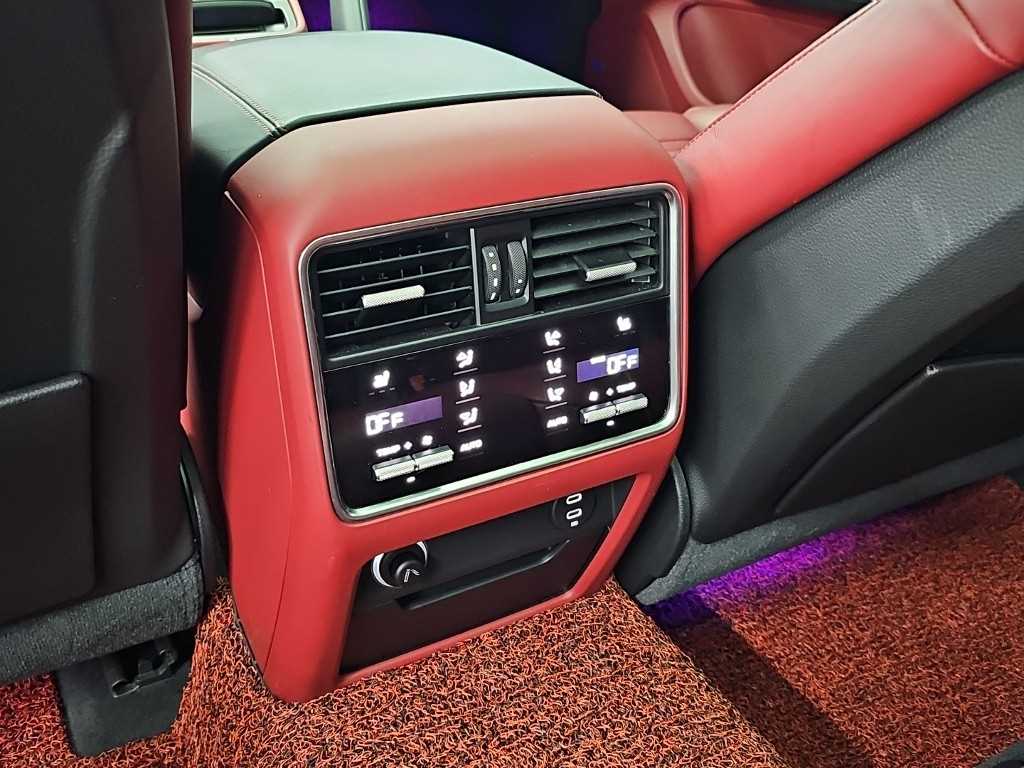 Porsche Cayenne — photo 13